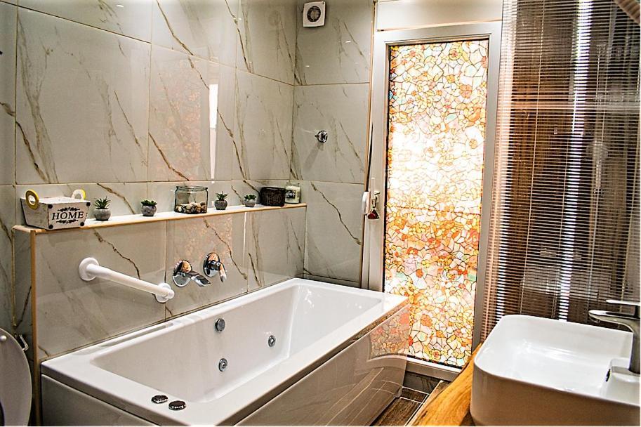 Kassandrou Suite Hot Tub-Jakuzzi - 2 Bedrooms - Big Balcony - Center Salonicco Esterno foto